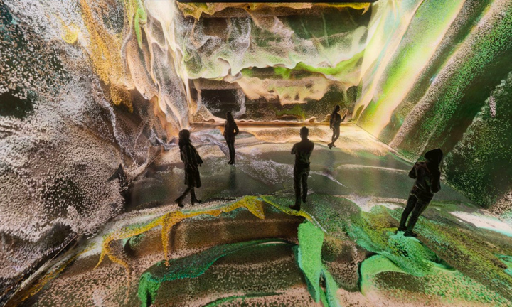 Refik Anadol Makine Hatıraları Uzay Sergisi